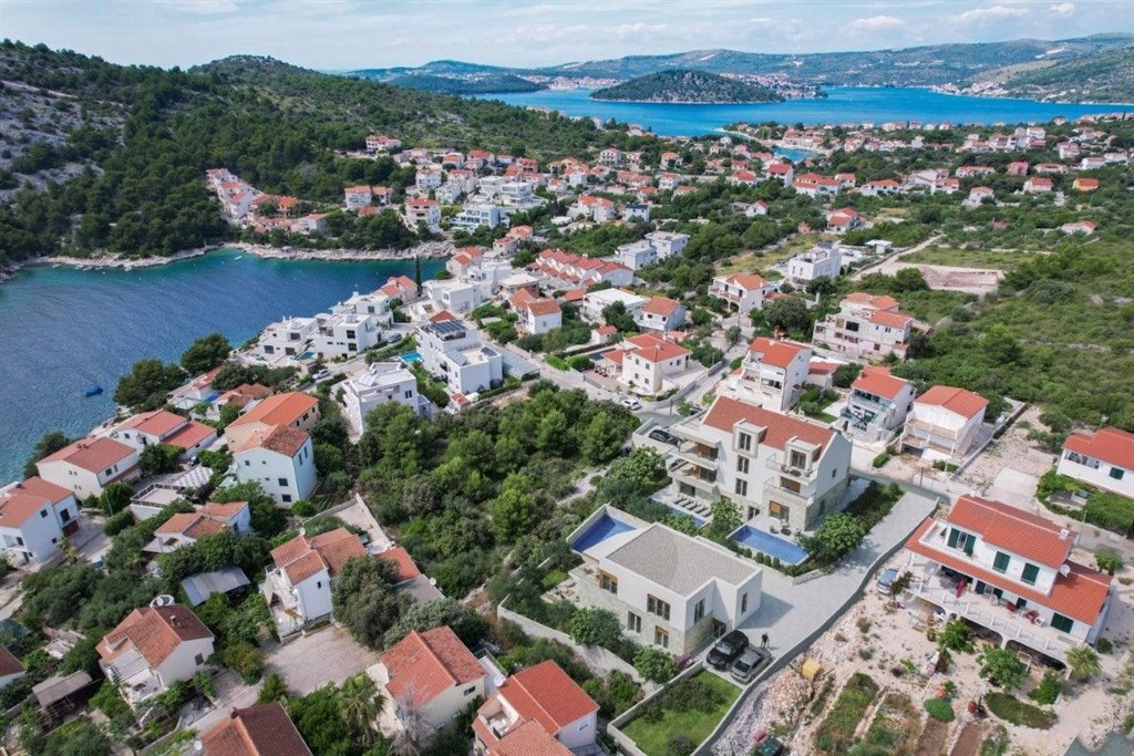 na-prodej-apartman-se-zahradou-a-bazenem-razanj-chorvatsko