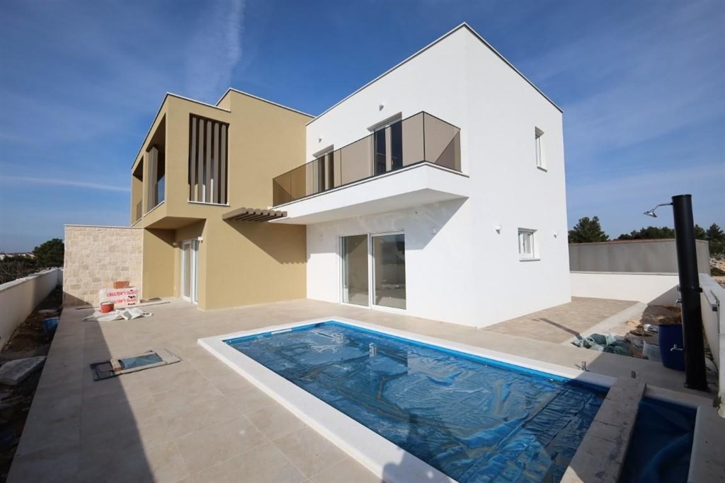 novy-atraktivni-dum-s-bazenem-blizko-more-srima-chorvatsko