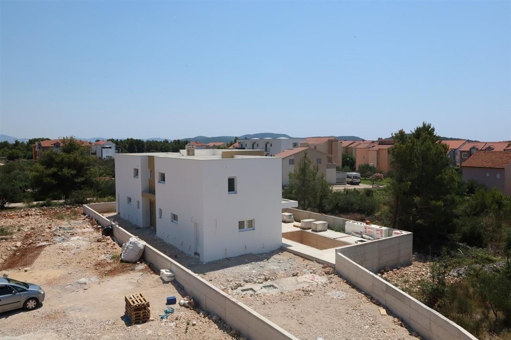 novy-atraktivni-dum-s-bazenem-blizko-more-srima-chorvatsko