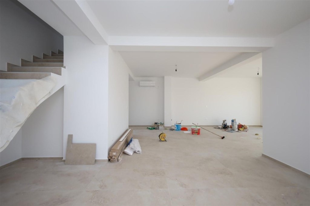 novy-atraktivni-dum-s-bazenem-blizko-more-srima-chorvatsko