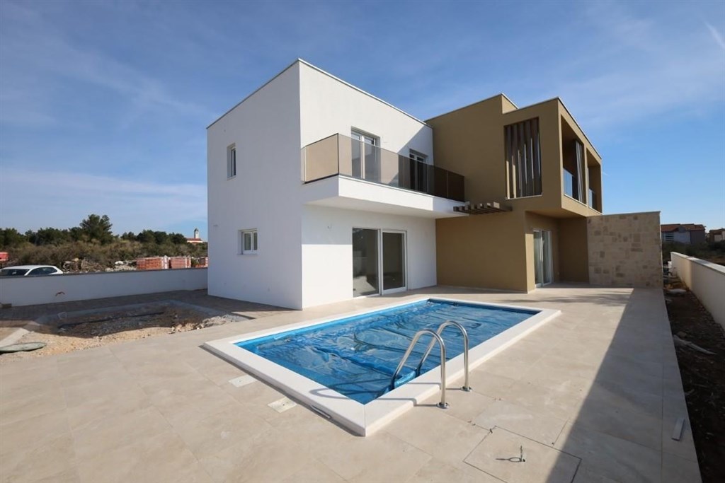 novy-atraktivni-dum-s-bazenem-blizko-more-srima-chorvatsko