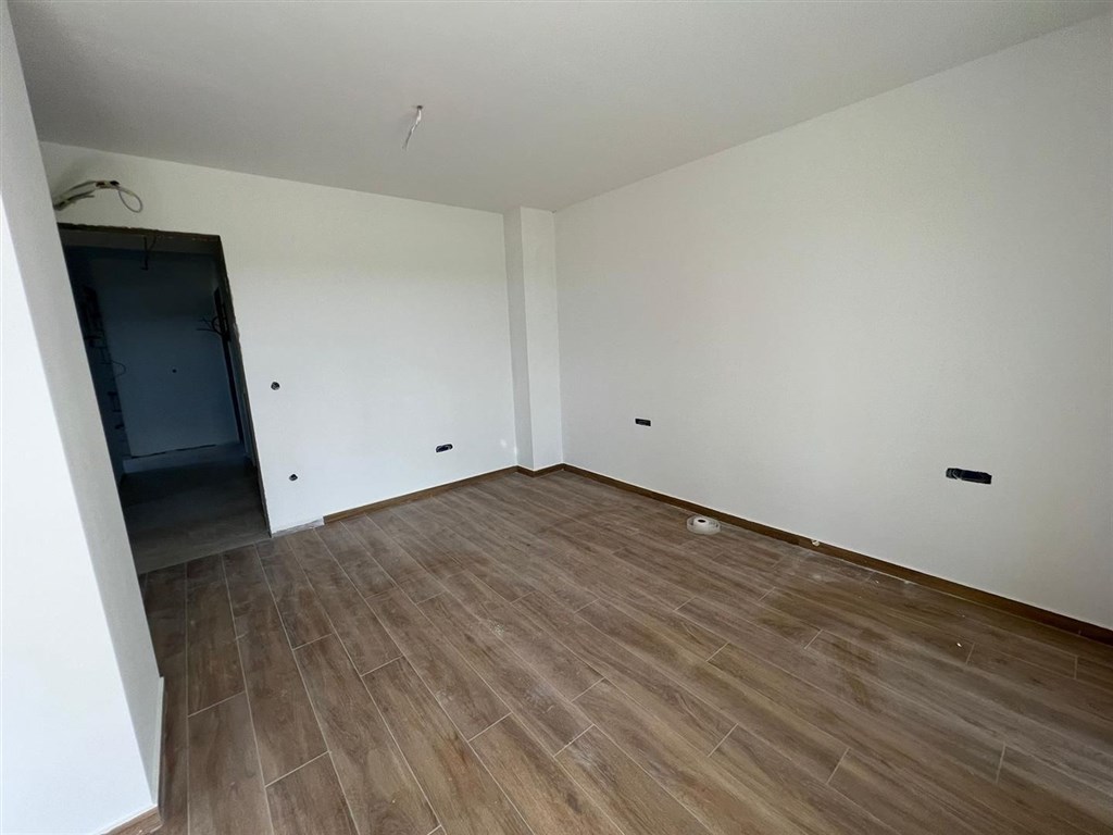 na-prodej-polovina-noveho-domu-s-bazenem-debeljak-chorvatsko