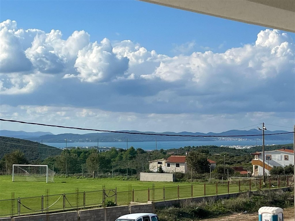 na-prodej-polovina-noveho-domu-s-bazenem-debeljak-chorvatsko