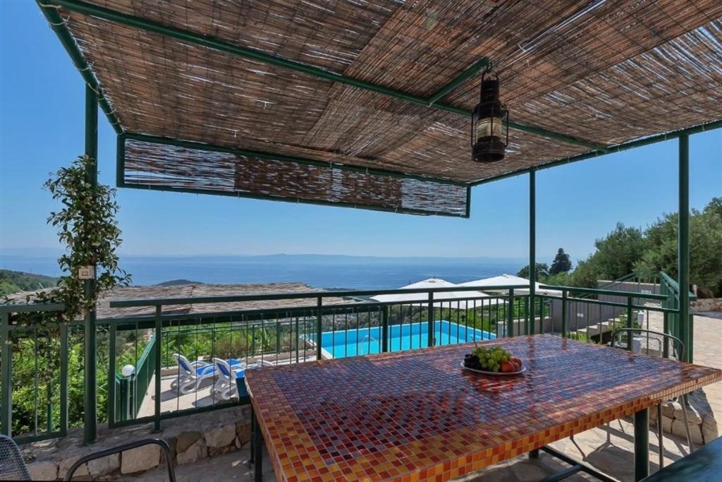 na-prodej-kamenna-vila-s-vyhledem-na-more-makarska-chorvatsko