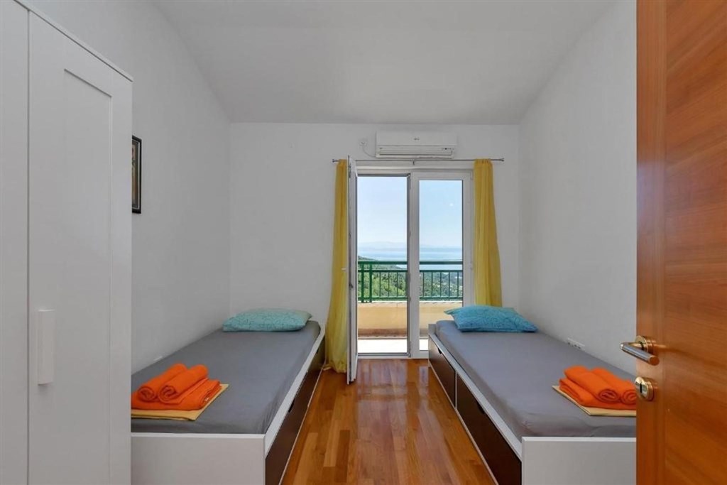 na-prodej-kamenna-vila-s-vyhledem-na-more-makarska-chorvatsko
