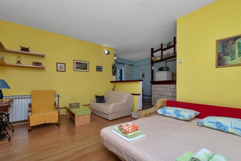 na-prodej-kamenna-vila-s-vyhledem-na-more-makarska-chorvatsko