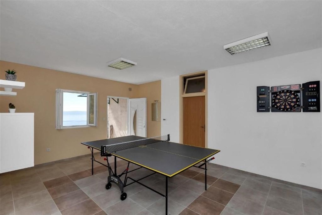 na-prodej-kamenna-vila-s-vyhledem-na-more-makarska-chorvatsko