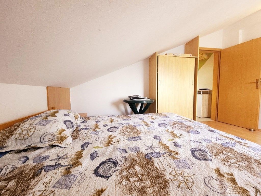 na-prodej-apartman-s-terasou-a-vyhledem-na-more-krk-chorvatsko