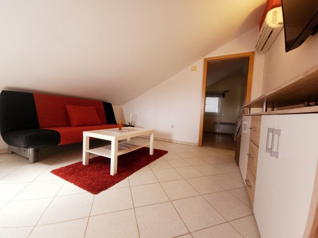 na-prodej-apartman-s-terasou-a-vyhledem-na-more-krk-chorvatsko