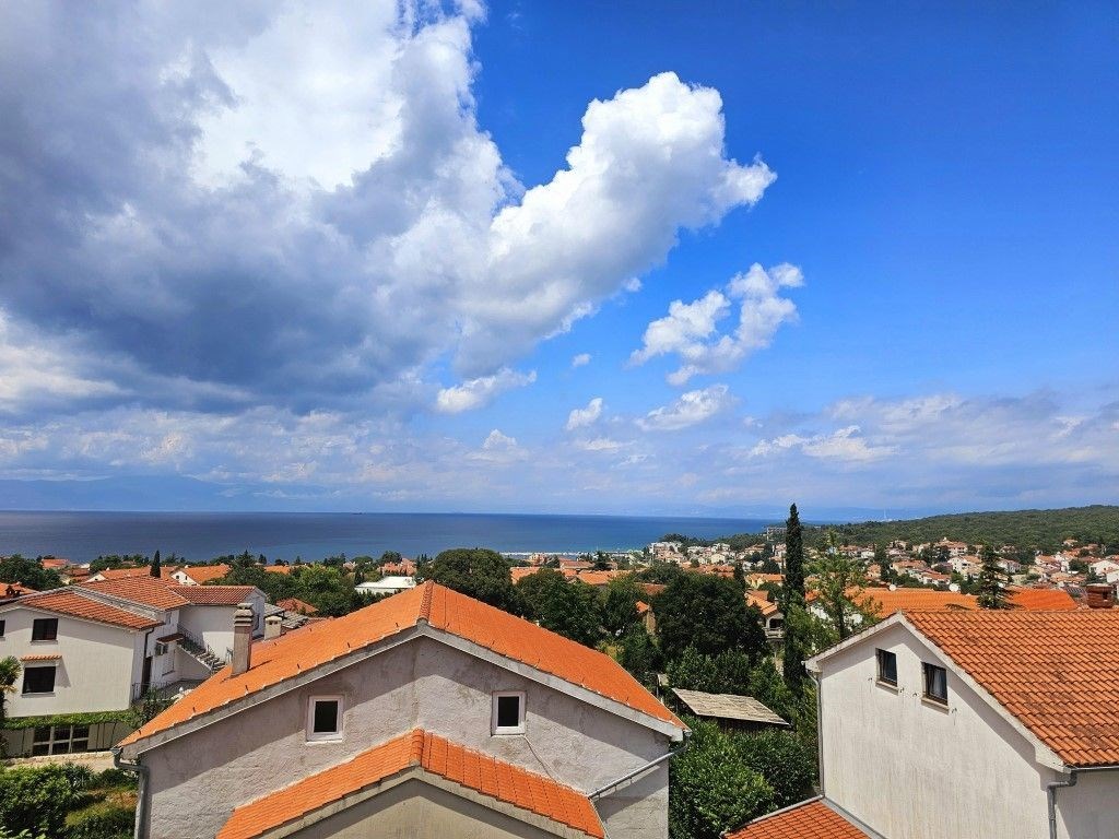 na-prodej-apartman-s-terasou-a-vyhledem-na-more-krk-chorvatsko