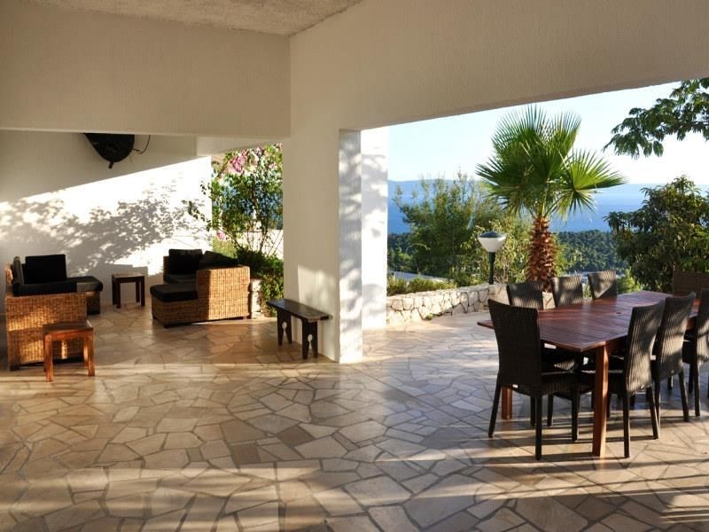 nadherna-moderni-vila-s-bazenem-a-vyhledem-na-more-oblast-makarska-chorvatsko