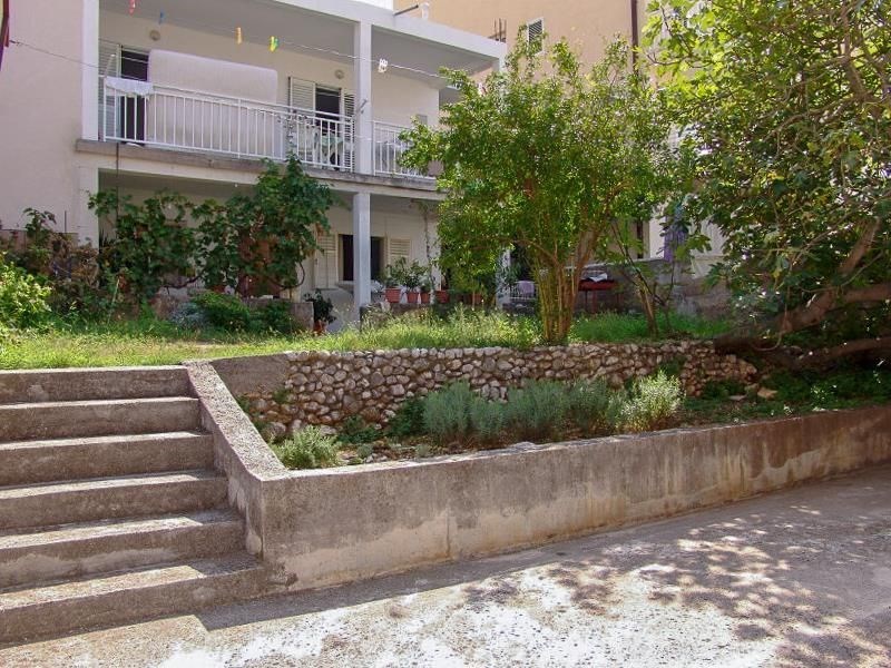 apartmanovy-dum-s-vyhledem-na-more-baska-voda-chorvatsko