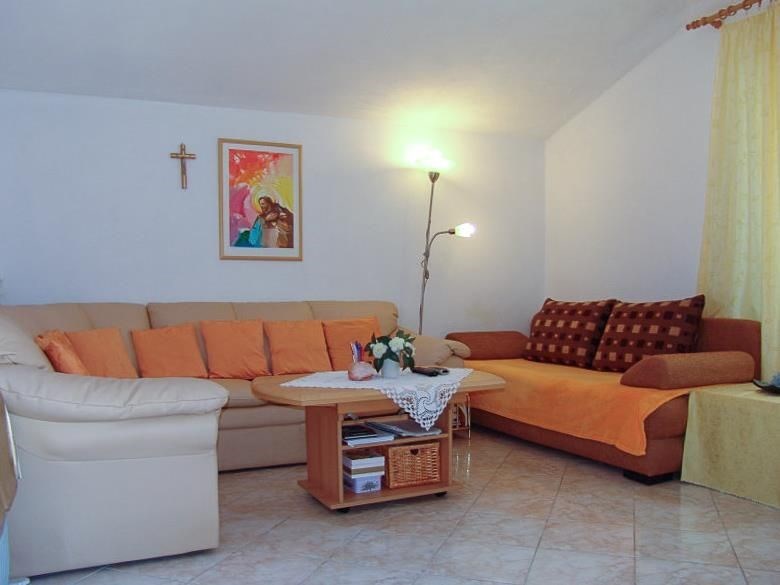 apartmanovy-dum-s-vyhledem-na-more-baska-voda-chorvatsko