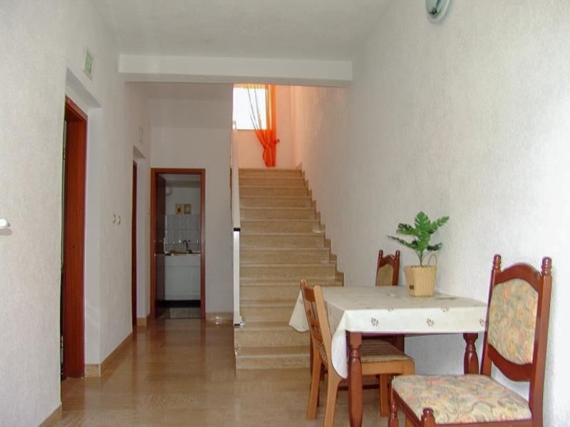 apartmanovy-dum-s-vyhledem-na-more-baska-voda-chorvatsko