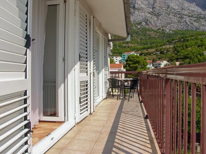 apartmanovy-dum-s-vyhledem-na-more-baska-voda-chorvatsko