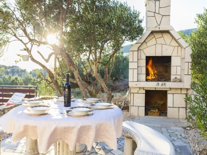 novy-rodinny-dum-s-bazenem-a-vyhledem-na-more-makarska-chorvatsko