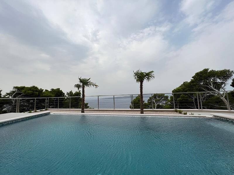 nova-luxusni-vila-s-otevrenym-vyhledem-na-more-brela-chorvatsko