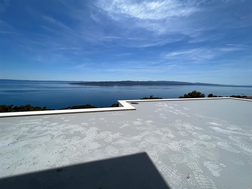 nova-luxusni-vila-s-otevrenym-vyhledem-na-more-brela-chorvatsko