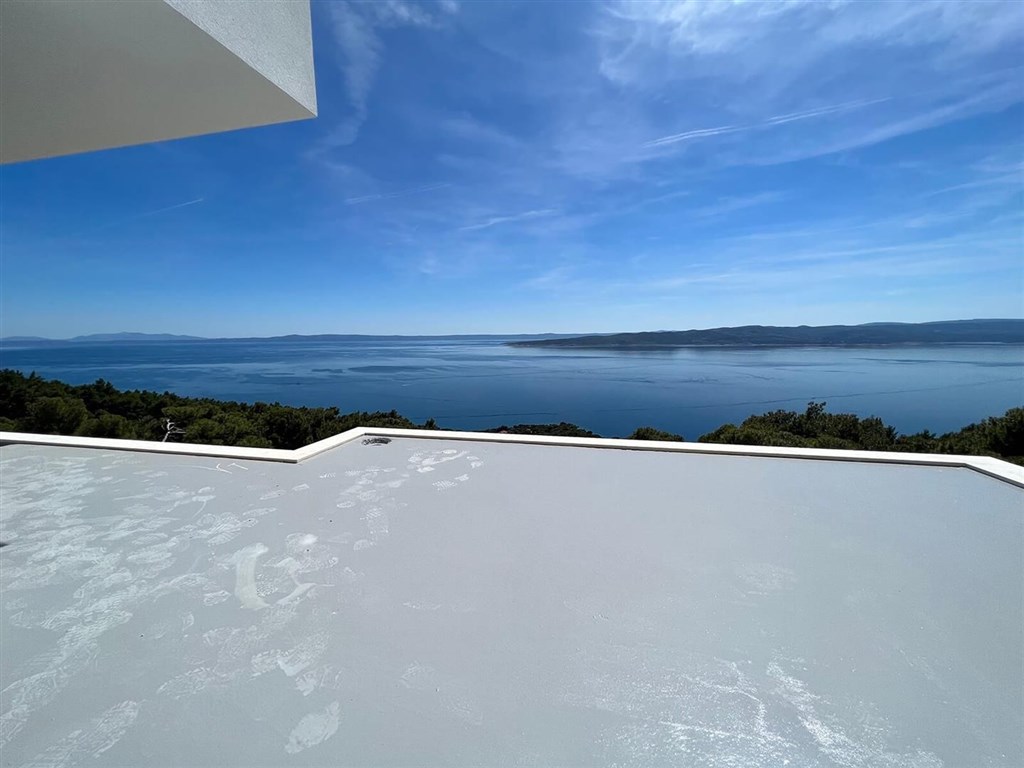 nova-luxusni-vila-s-otevrenym-vyhledem-na-more-brela-chorvatsko