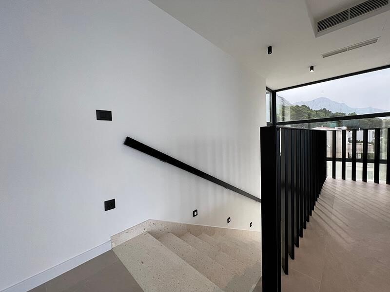 nova-luxusni-vila-s-otevrenym-vyhledem-na-more-brela-chorvatsko