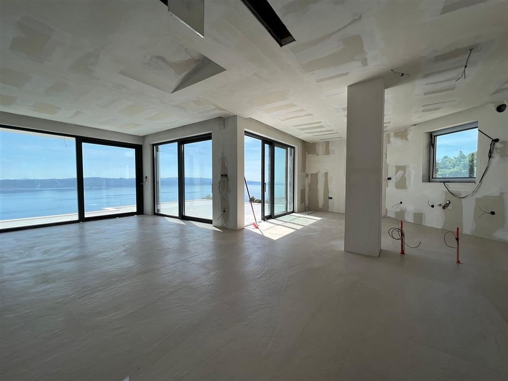 nova-luxusni-vila-s-otevrenym-vyhledem-na-more-brela-chorvatsko