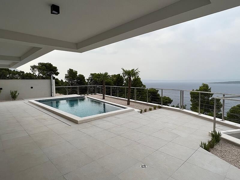 nova-luxusni-vila-s-otevrenym-vyhledem-na-more-brela-chorvatsko