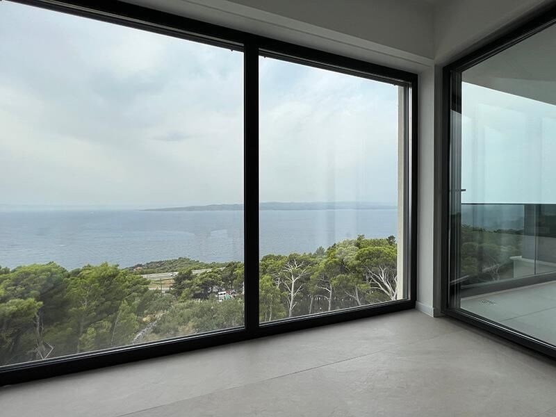 nova-luxusni-vila-s-otevrenym-vyhledem-na-more-brela-chorvatsko