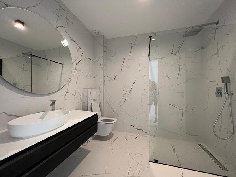 nova-luxusni-vila-s-otevrenym-vyhledem-na-more-brela-chorvatsko