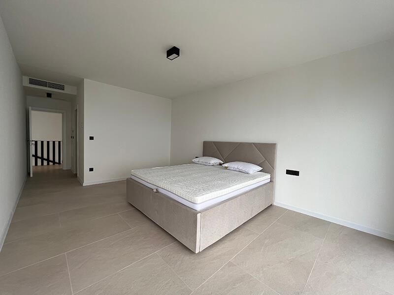 nova-luxusni-vila-s-otevrenym-vyhledem-na-more-brela-chorvatsko