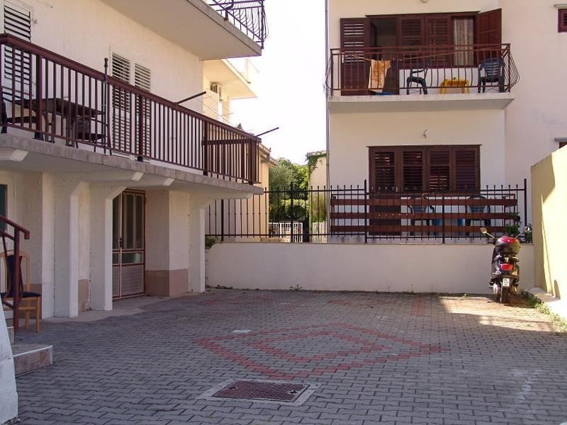 apartmanovy-dum-s-vyhledem-na-more-baska-voda-chorvatsko