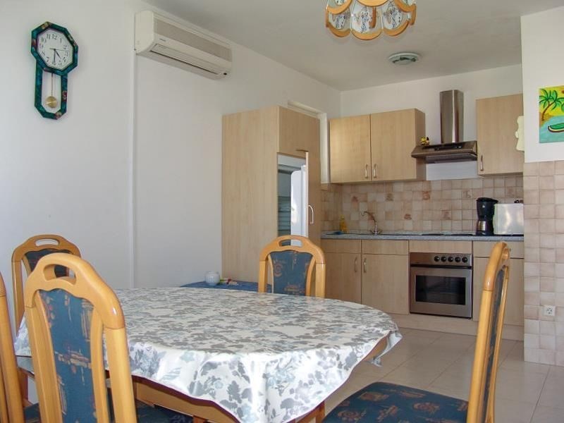 apartmanovy-dum-s-vyhledem-na-more-baska-voda-chorvatsko