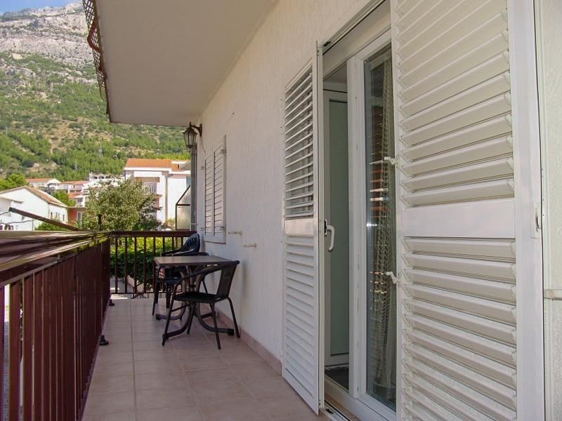 apartmanovy-dum-s-vyhledem-na-more-baska-voda-chorvatsko