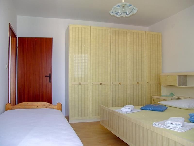 apartmanovy-dum-s-vyhledem-na-more-baska-voda-chorvatsko