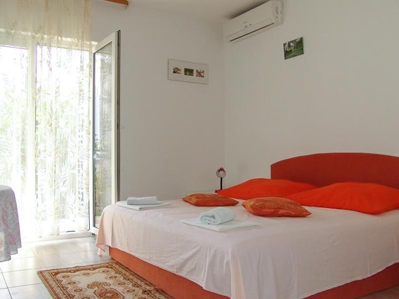 apartmanovy-dum-s-vyhledem-na-more-baska-voda-chorvatsko