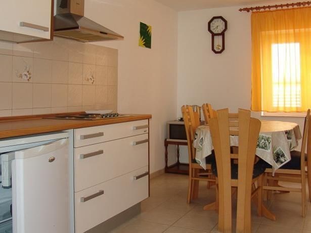apartmanovy-dum-s-vyhledem-na-more-baska-voda-chorvatsko