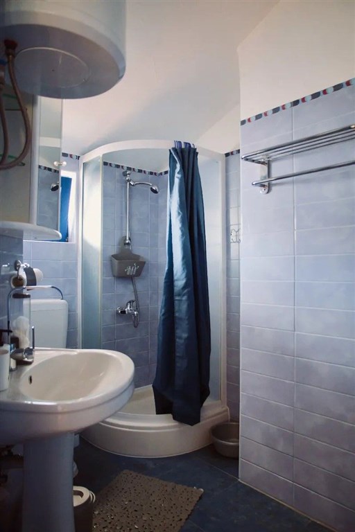 na-prodej-zrenovovany-dum-se-4-apartmany-vir-chorvatsko