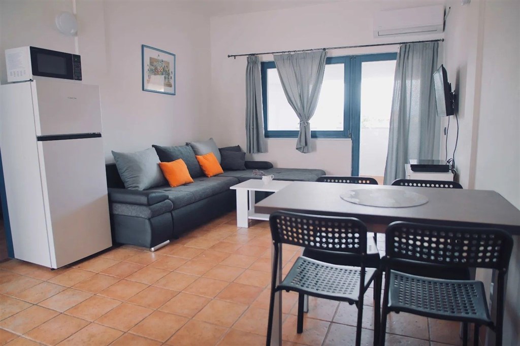 na-prodej-zrenovovany-dum-se-4-apartmany-vir-chorvatsko