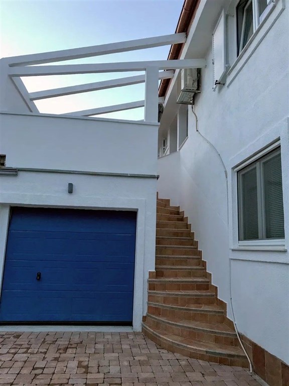 na-prodej-zrenovovany-dum-se-4-apartmany-vir-chorvatsko