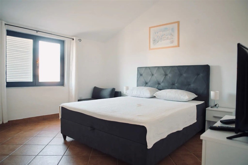 na-prodej-zrenovovany-dum-se-4-apartmany-vir-chorvatsko
