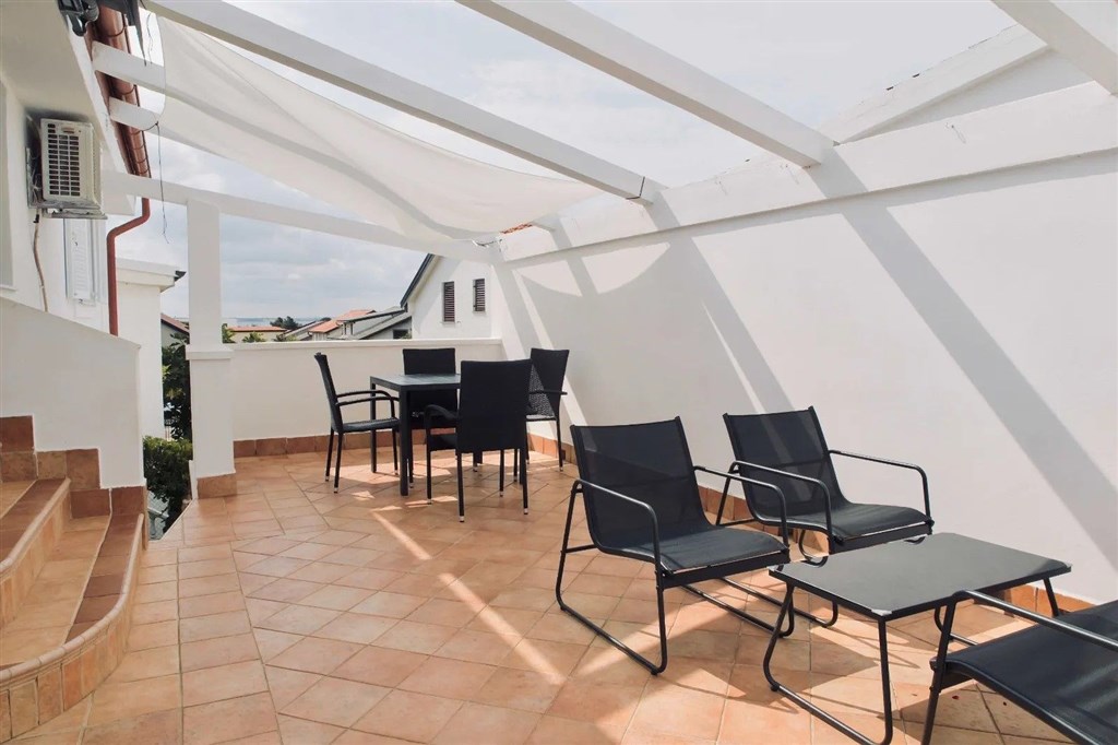 na-prodej-zrenovovany-dum-se-4-apartmany-vir-chorvatsko
