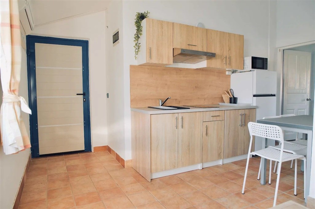 na-prodej-zrenovovany-dum-se-4-apartmany-vir-chorvatsko