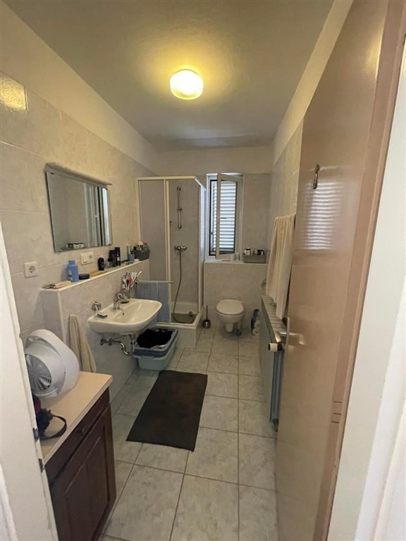 na-prodej-pekny-dum-se-3-apartmany-v-1-rade-u-more-pag-chorvatsko