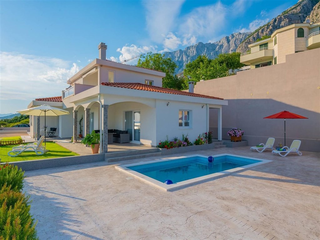 na-prodej-nova-vila-s-bazenem-a-vyhledem-na-more-makarska-chorvatsko