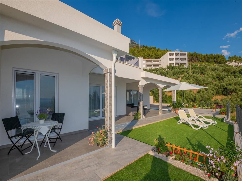 na-prodej-nova-vila-s-bazenem-a-vyhledem-na-more-makarska-chorvatsko