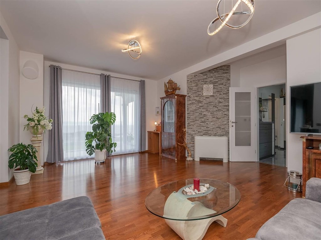 na-prodej-nova-vila-s-bazenem-a-vyhledem-na-more-makarska-chorvatsko