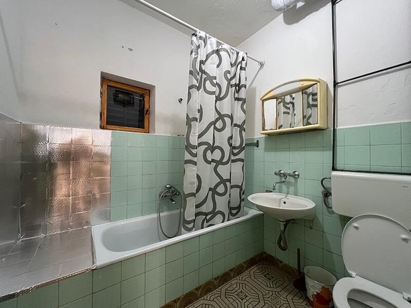na-prodej-dum-se-3-apartmany-ve-2-rade-od-more-drvenik-chorvatsko