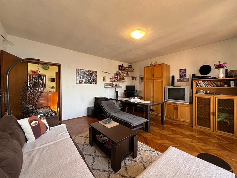 na-prodej-dum-se-3-apartmany-ve-2-rade-od-more-drvenik-chorvatsko