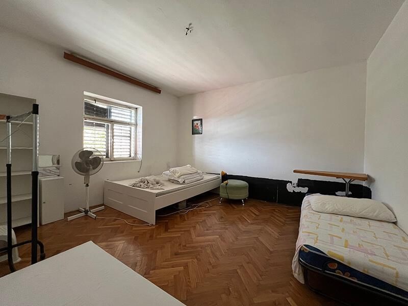 na-prodej-dum-se-3-apartmany-ve-2-rade-od-more-drvenik-chorvatsko