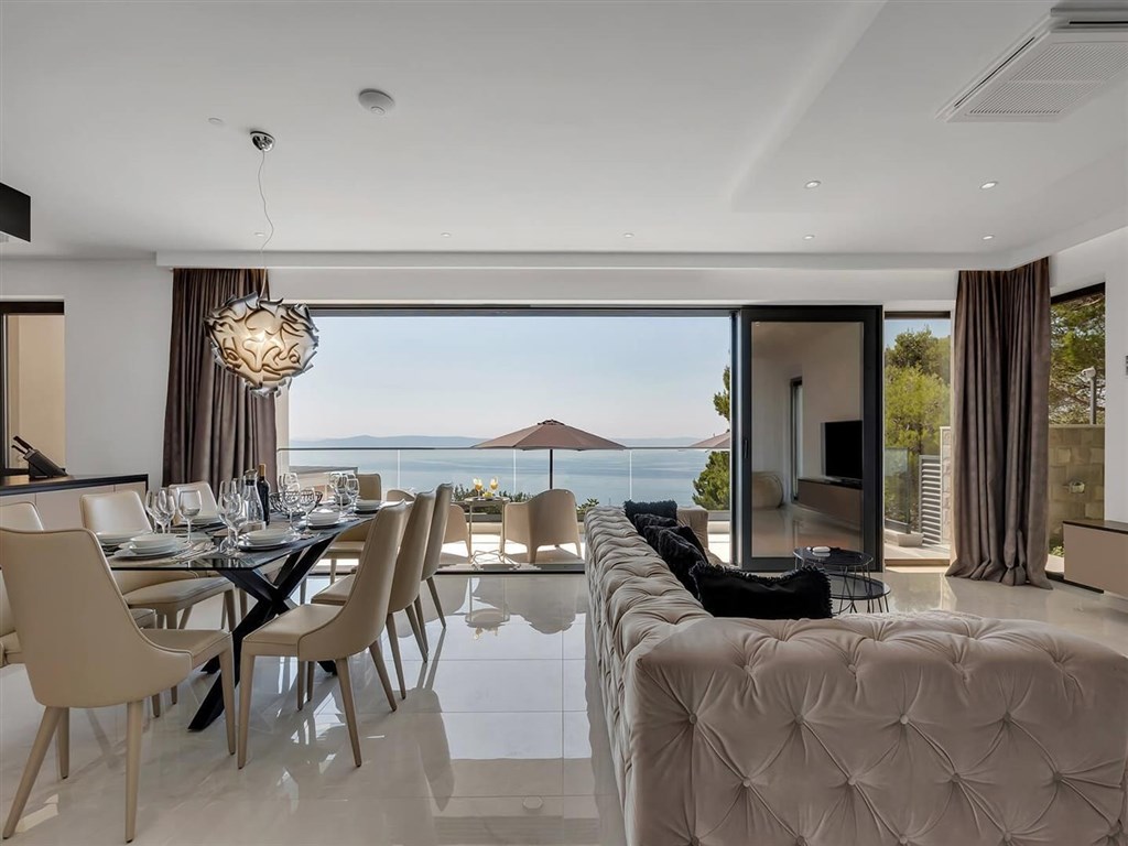 prodej-luxusni-vila-s-bazenem-a-vyhledem-na-more-makarska-chorvatsko