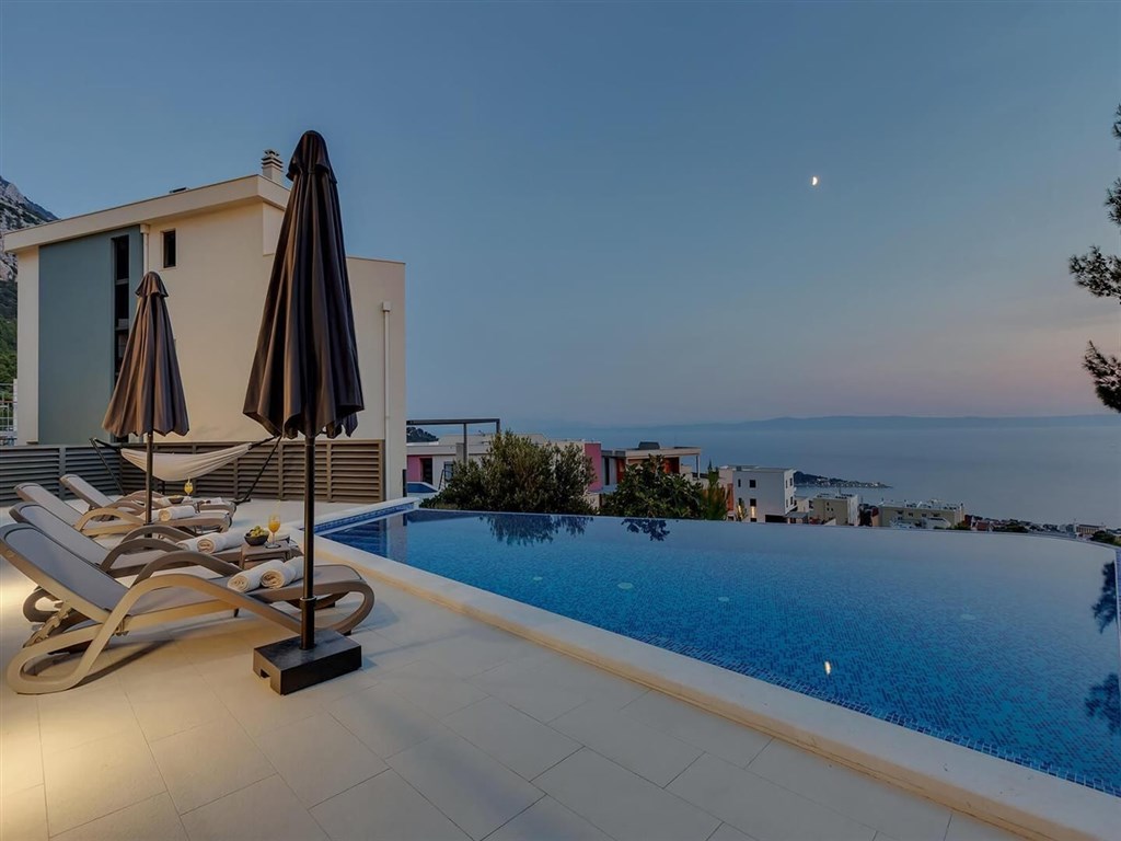 prodej-luxusni-vila-s-bazenem-a-vyhledem-na-more-makarska-chorvatsko